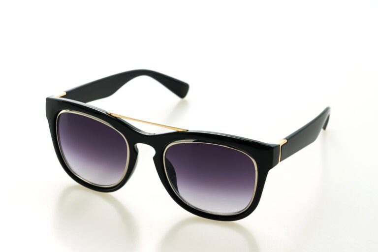 Lentes De Sol Guess marco negro con luna oscura